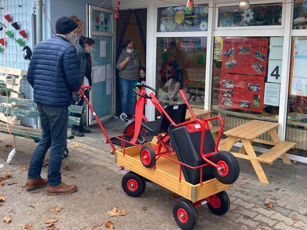 kita-sandwiese-spielfahrzeuge